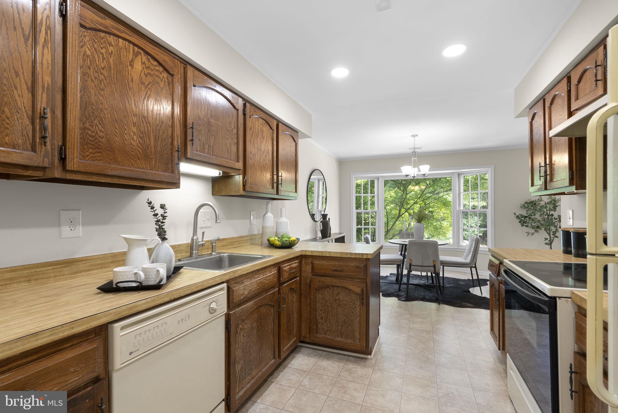 WOODLAND HILLS - Residential