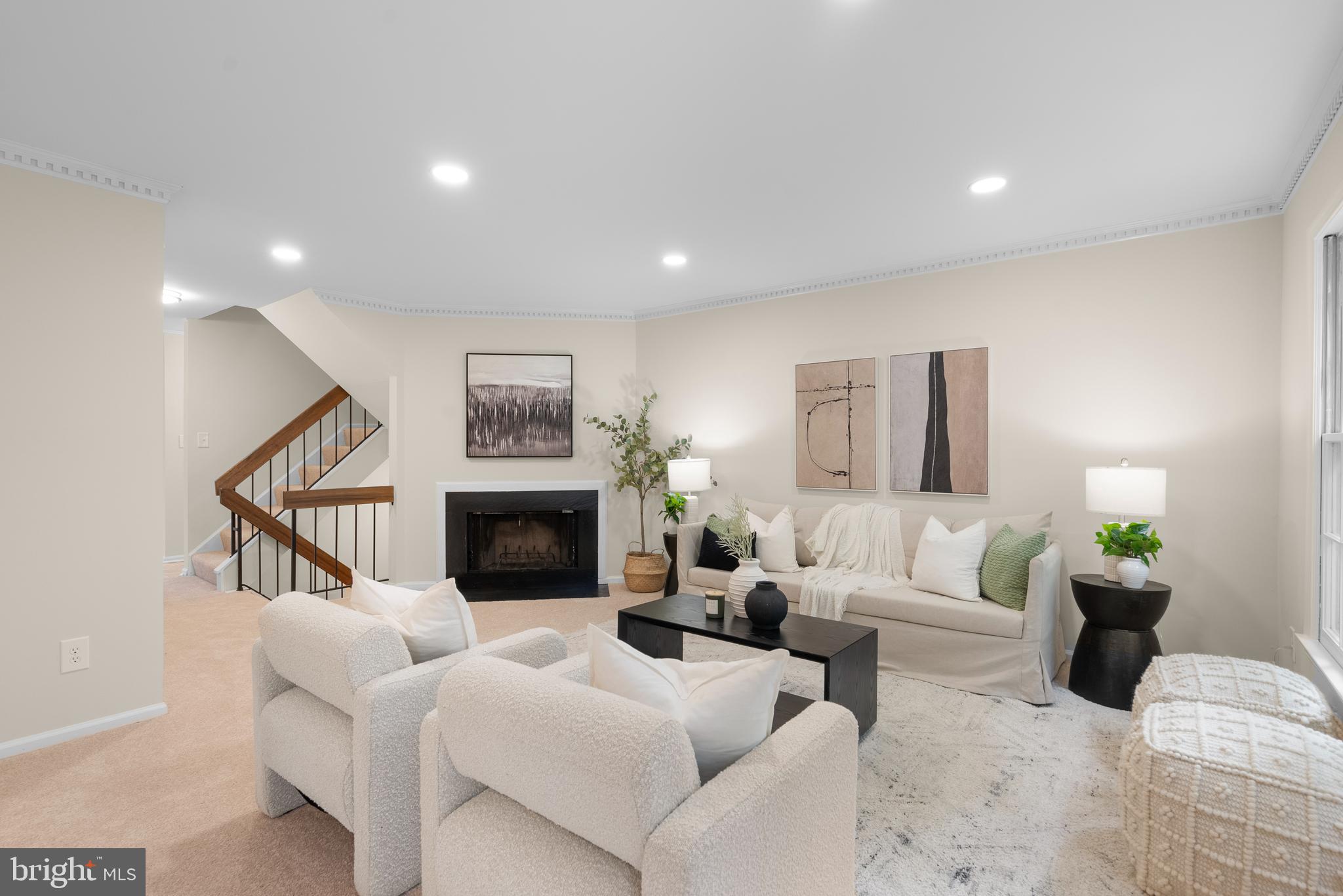 WOODLAND HILLS - Residential