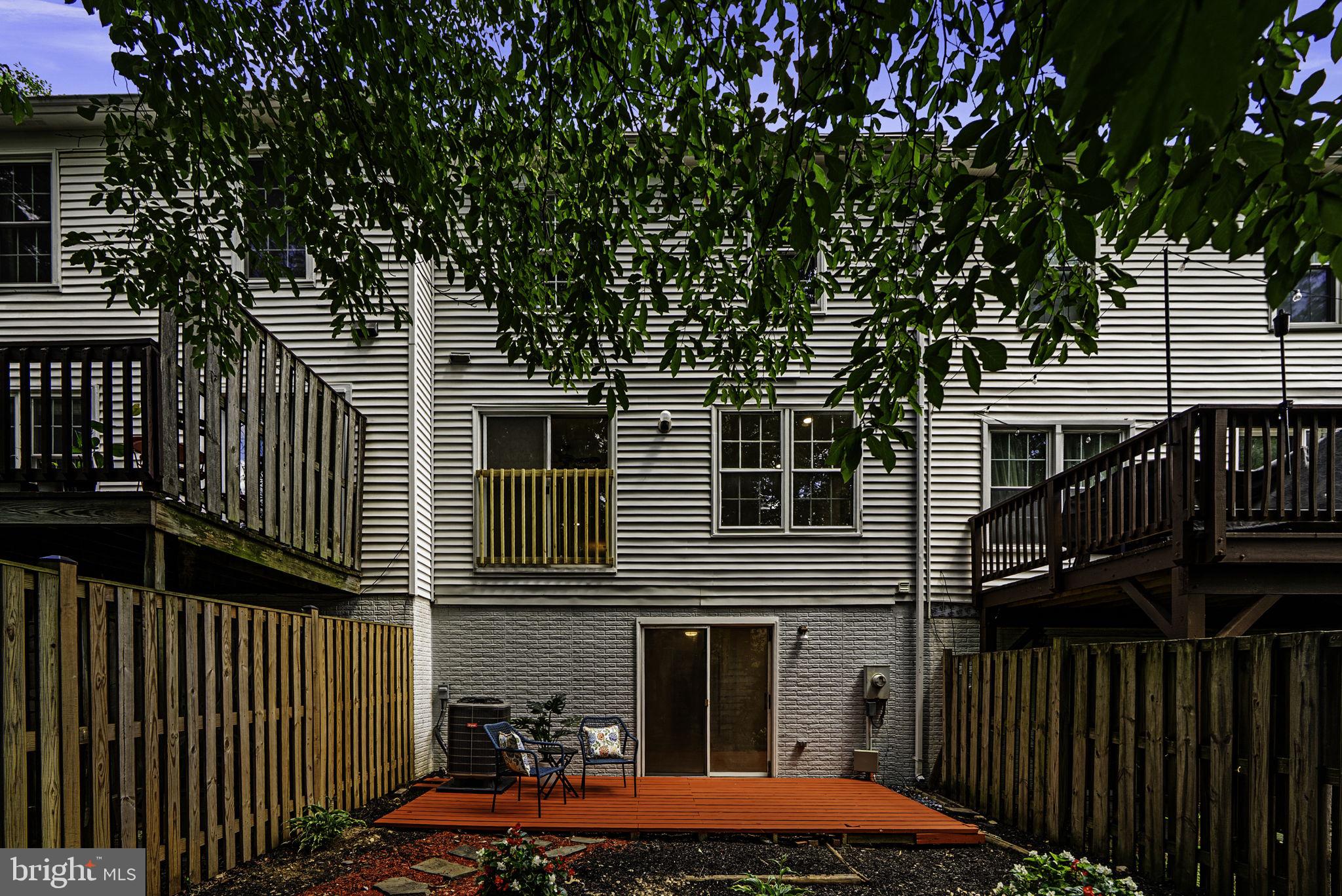 WOODLAND HILLS - Residential