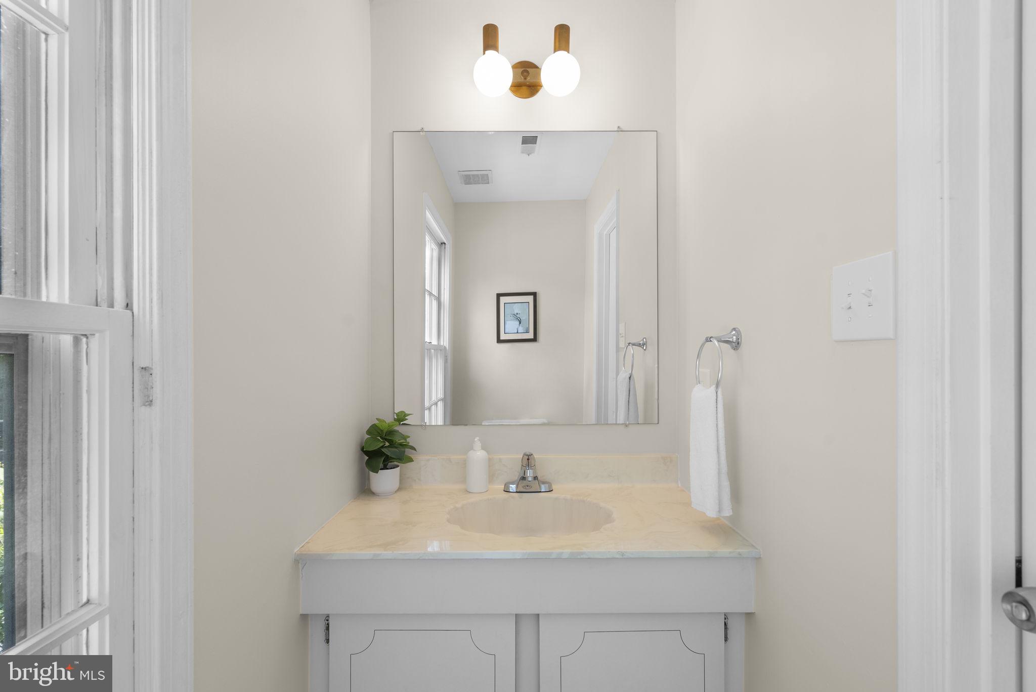 WOODLAND HILLS - Residential