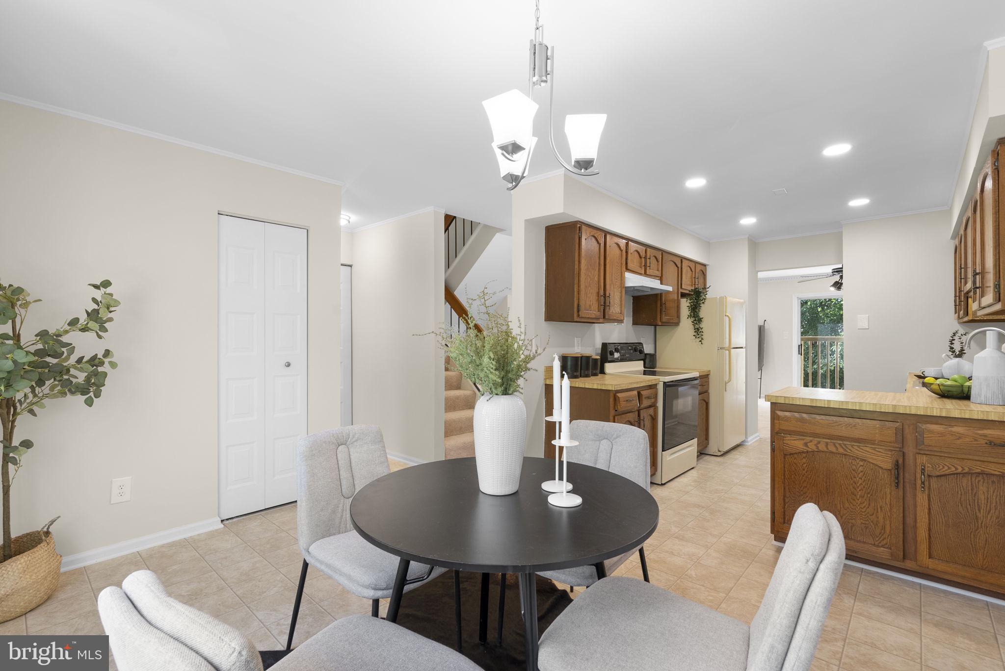 WOODLAND HILLS - Residential