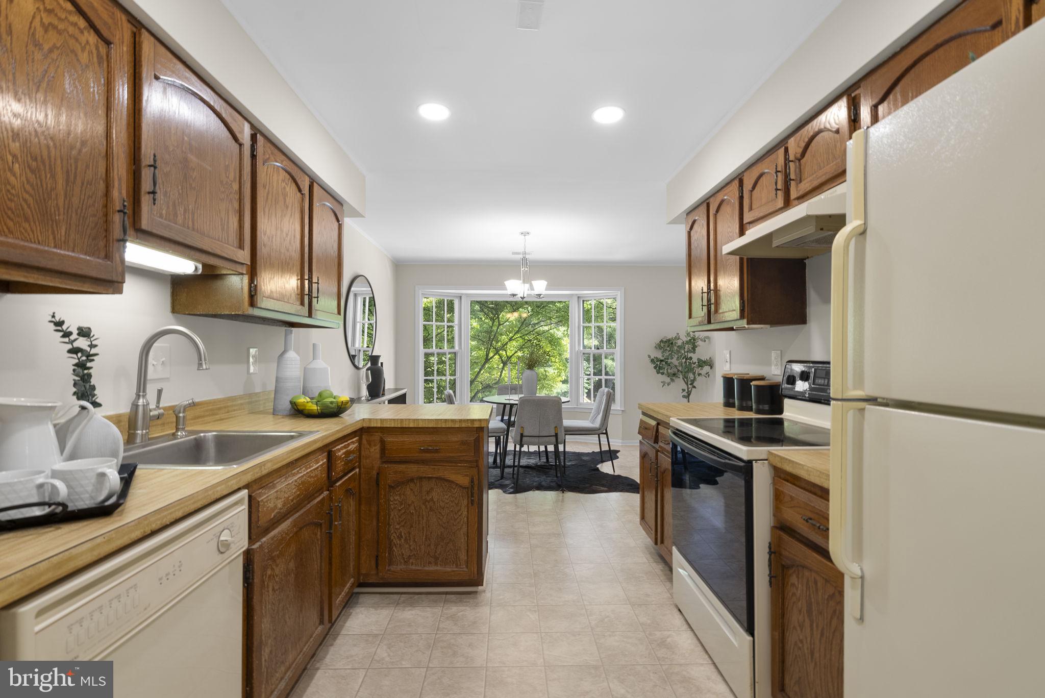 WOODLAND HILLS - Residential