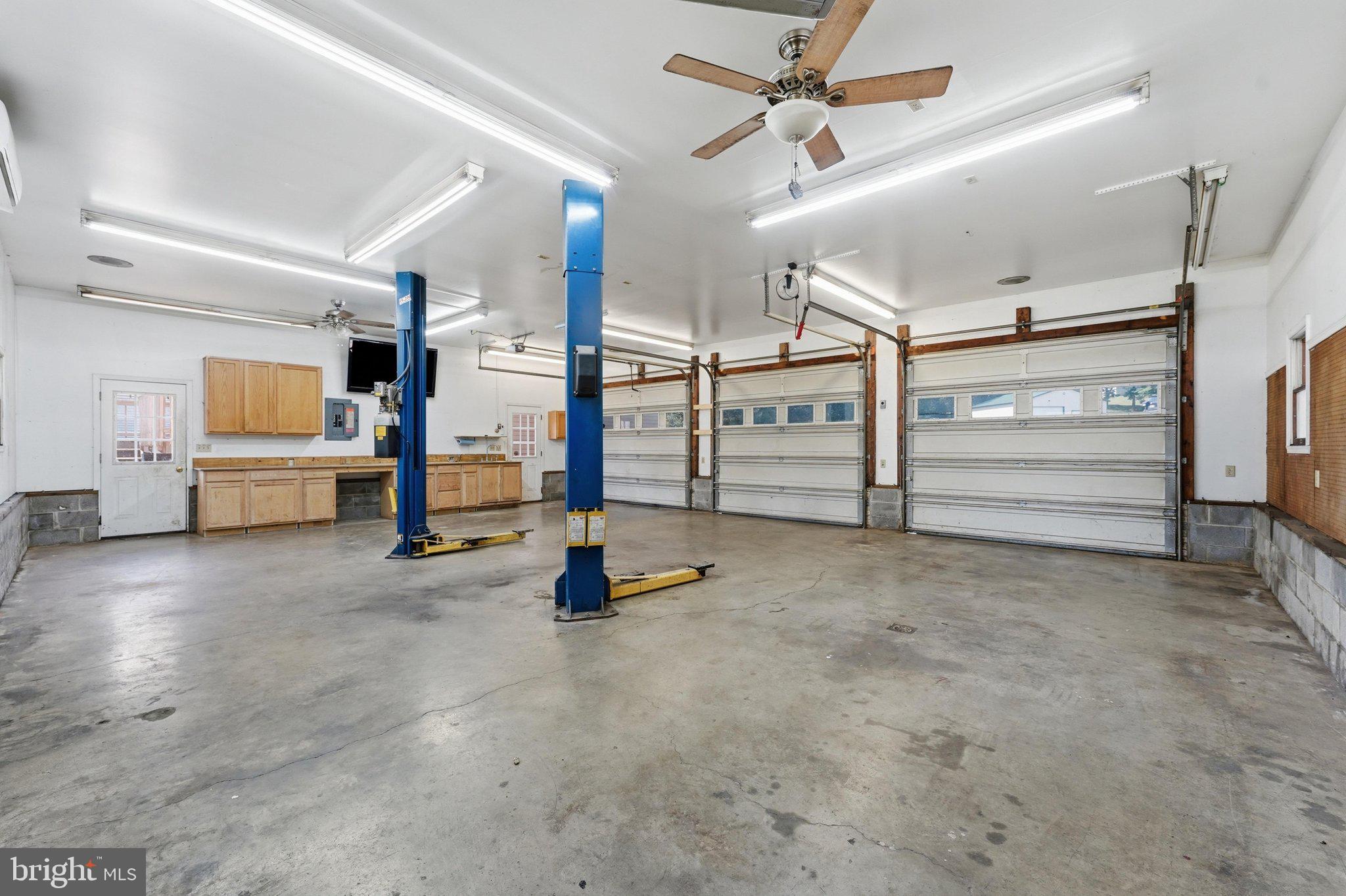 COOL HOLLOW ESTATES - Residential
