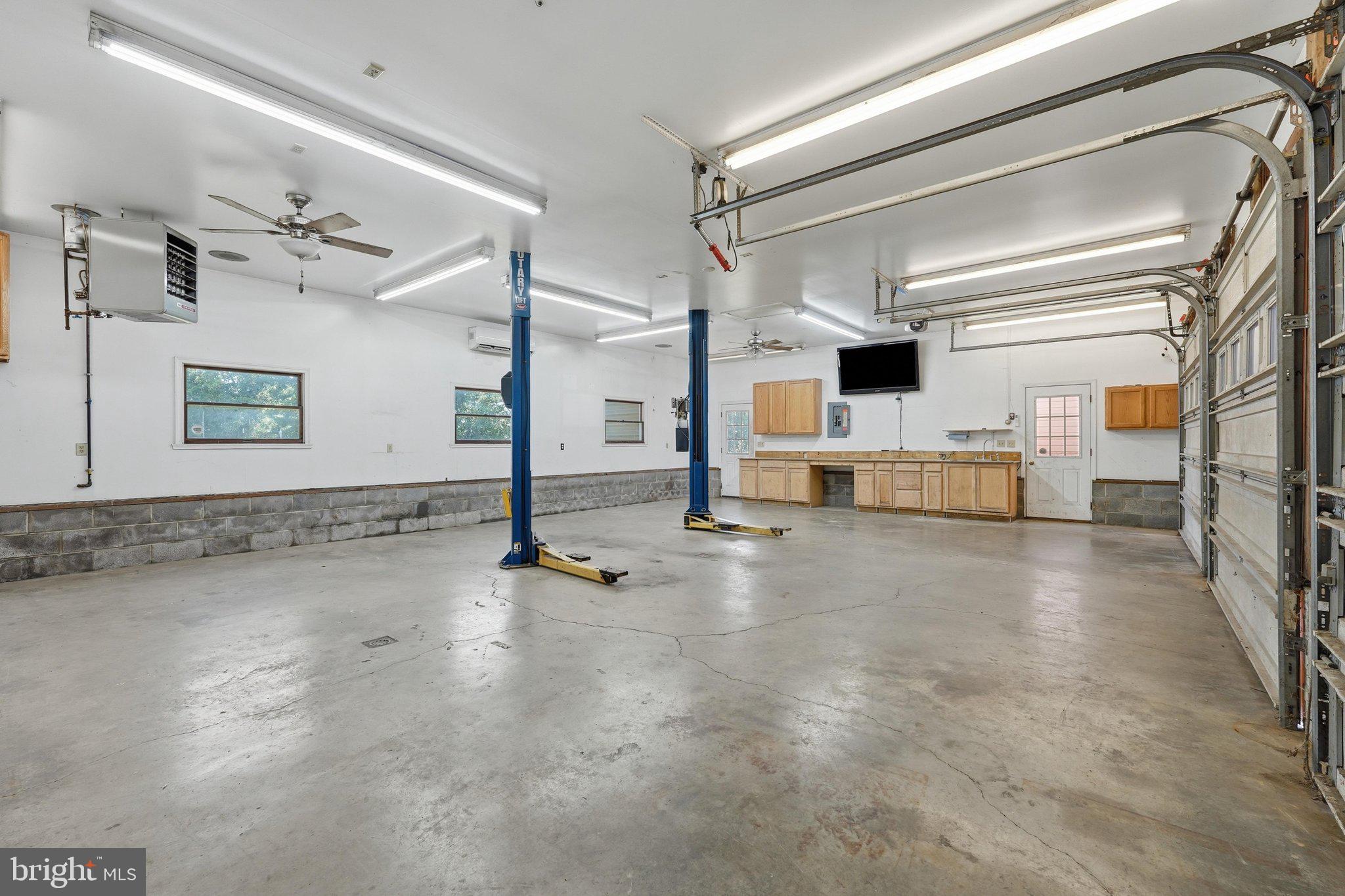 COOL HOLLOW ESTATES - Residential
