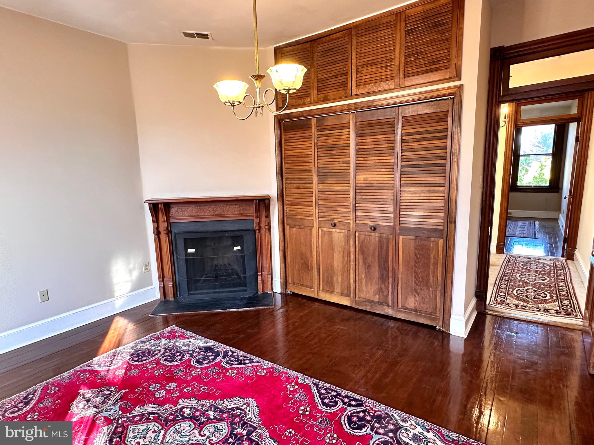 CAPITOL HILL - Residential