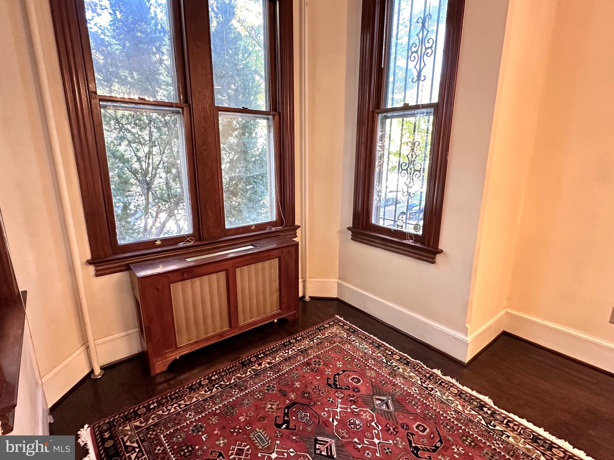 CAPITOL HILL - Residential