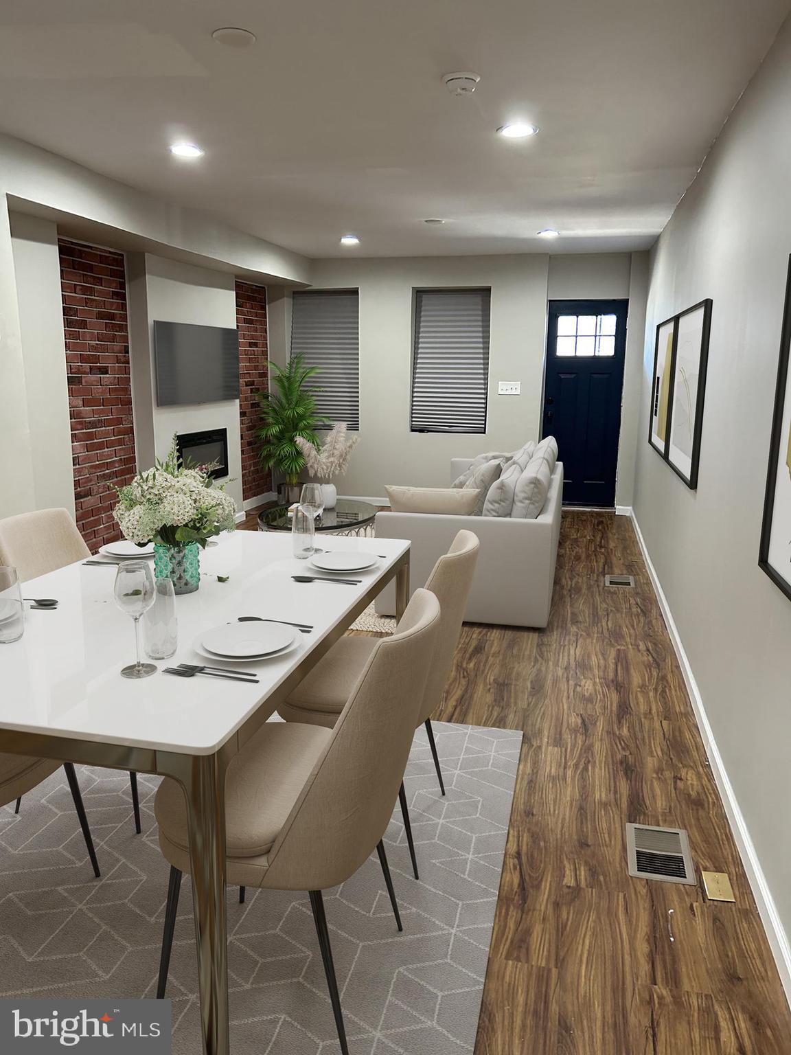 FOUR BY FOUR - Residential