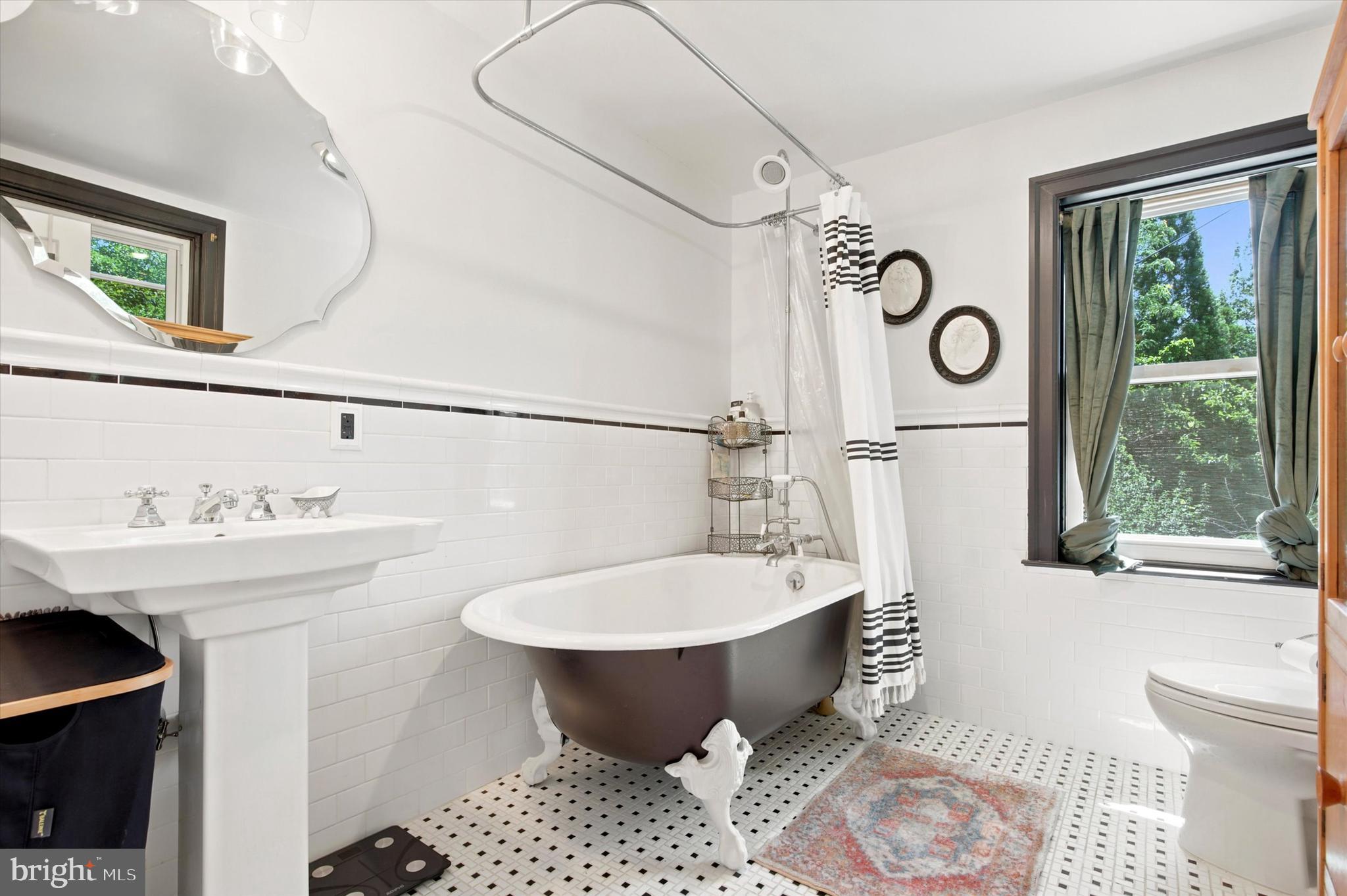 CHESTNUT HILL - Residential