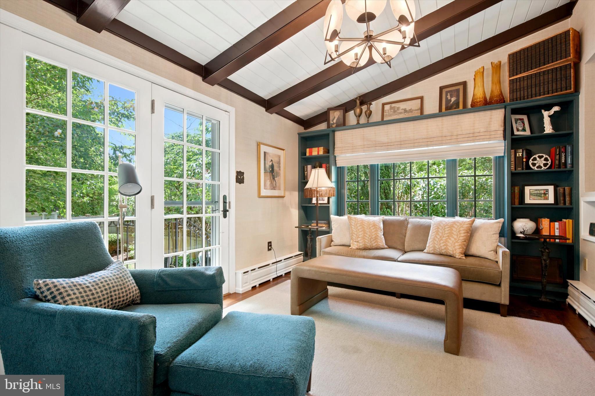 CHESTNUT HILL - Residential
