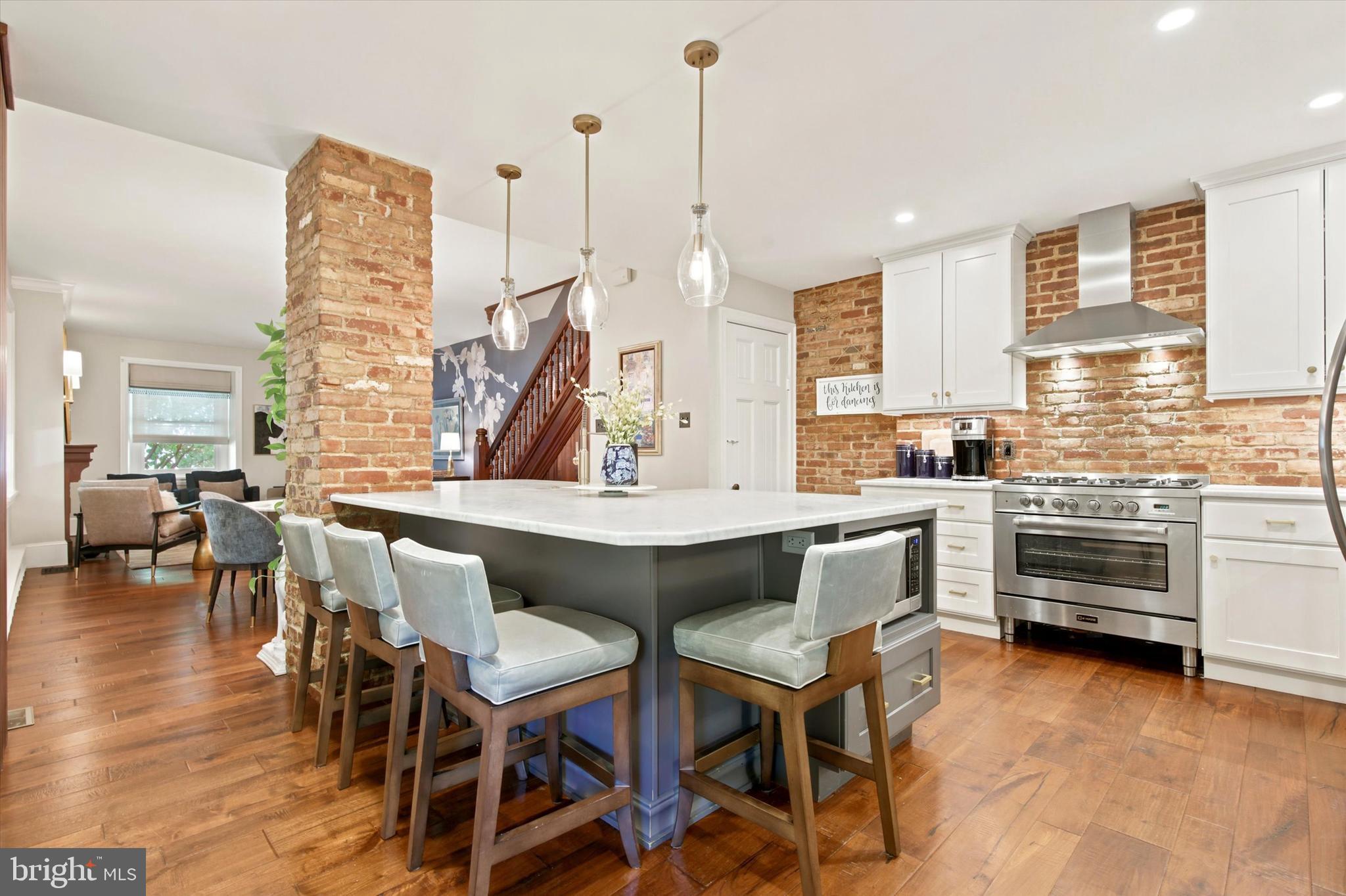 CHESTNUT HILL - Residential