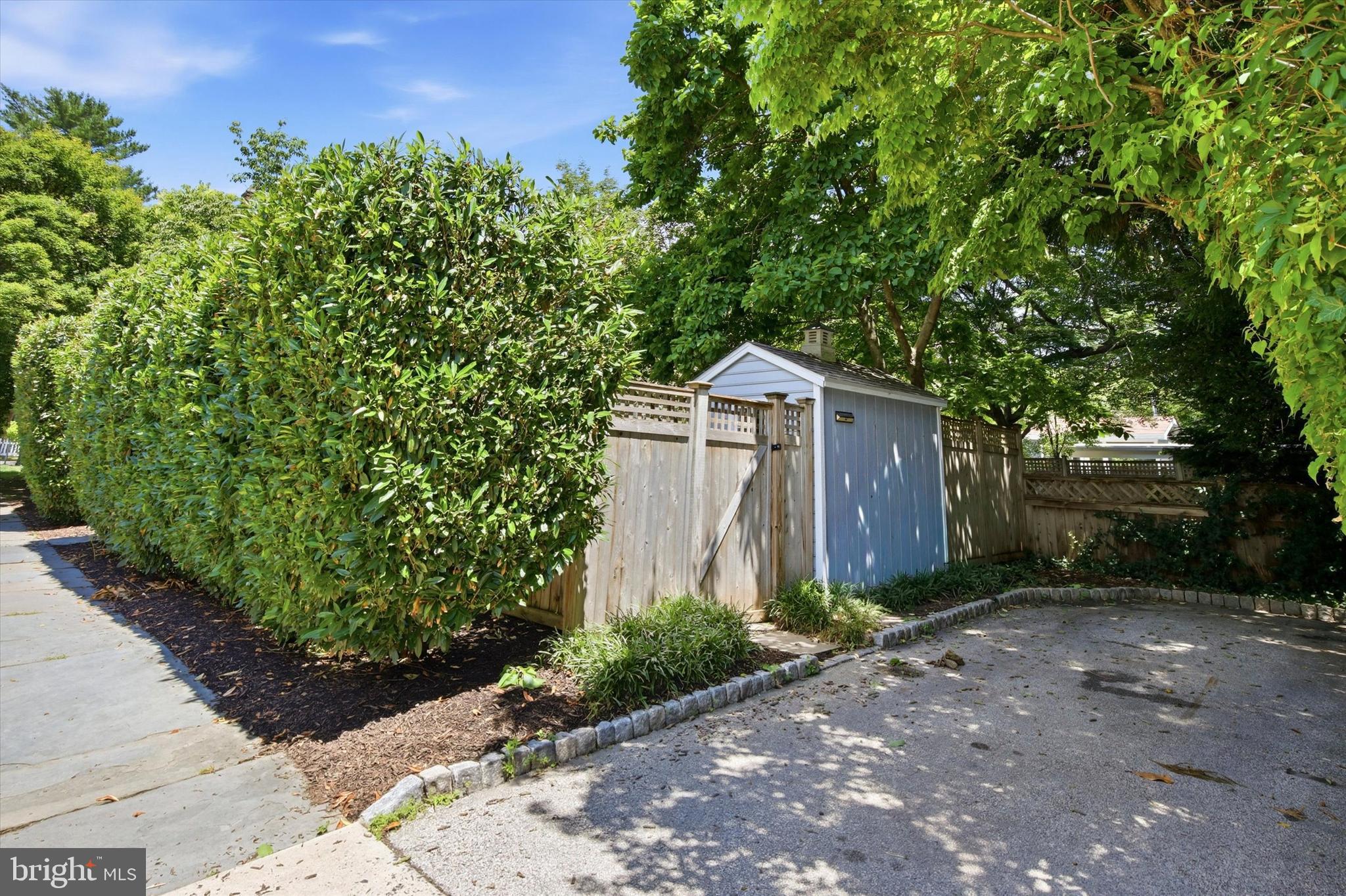 CHESTNUT HILL - Residential