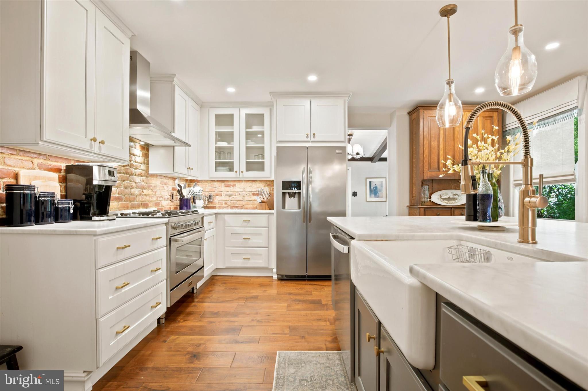 CHESTNUT HILL - Residential