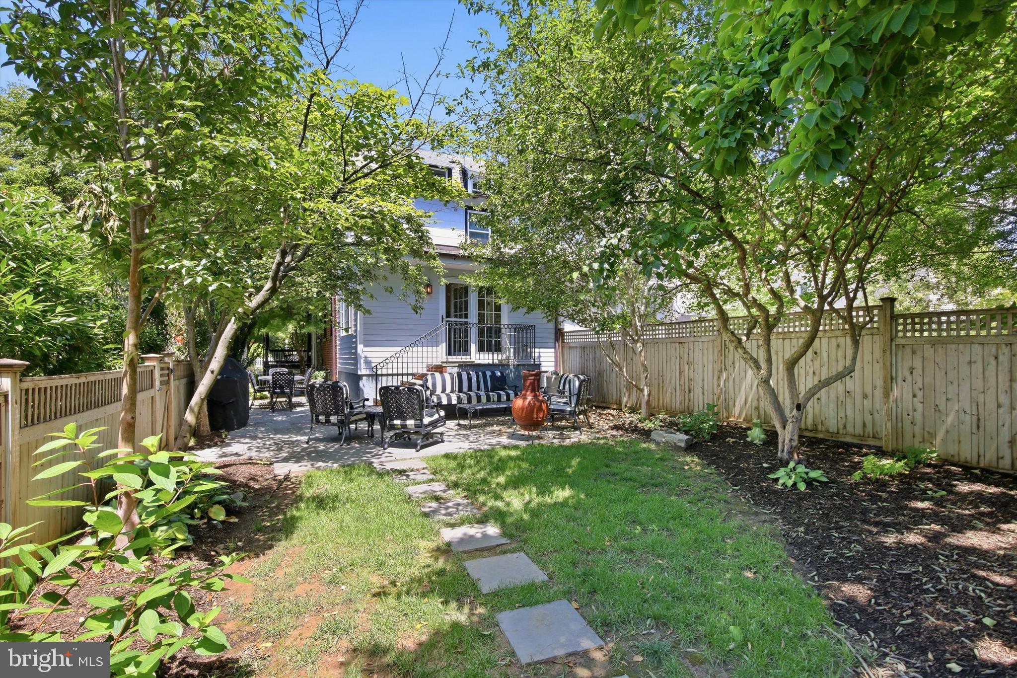 CHESTNUT HILL - Residential