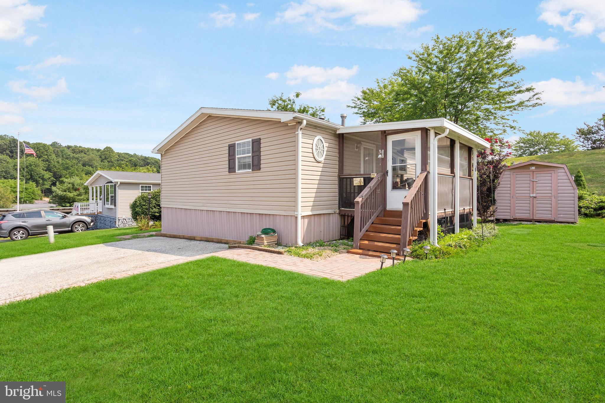 EAGLE VIEW MOBILE HOME PK - Residential