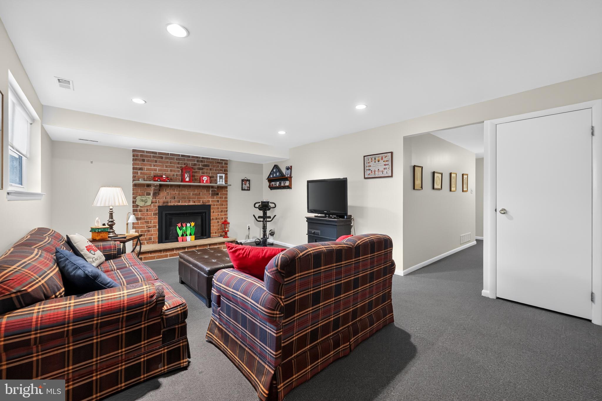 FOX CHASE - Residential