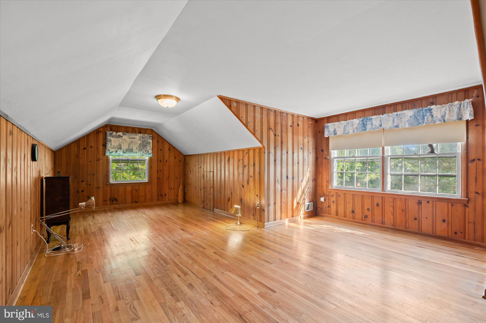 WAYNEWOOD - Residential