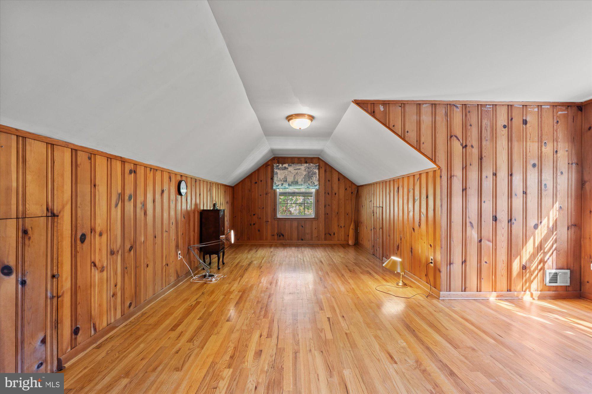 WAYNEWOOD - Residential