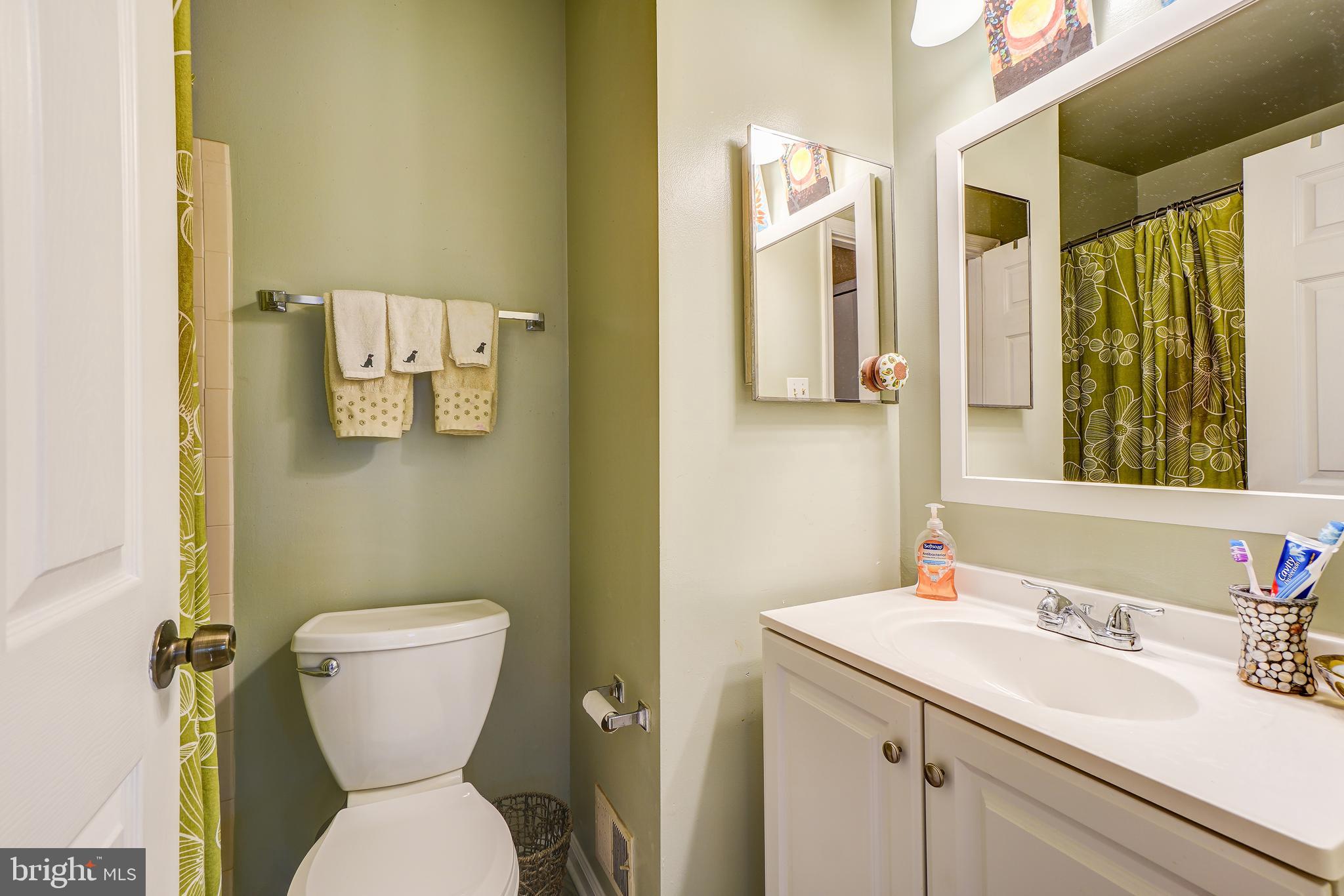 SILVER SPRING CNTRY CLUB - Residential Lease