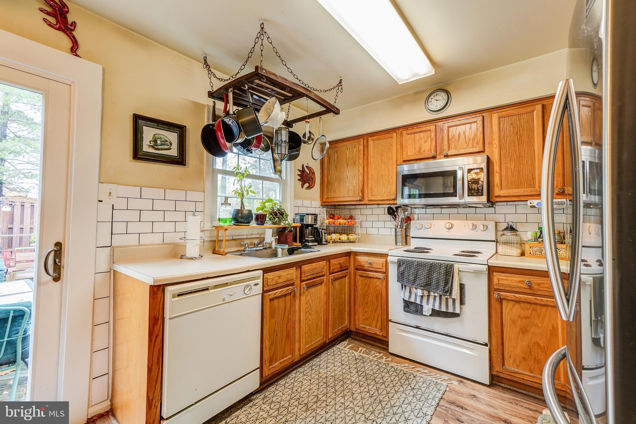 SILVER SPRING CNTRY CLUB - Residential Lease