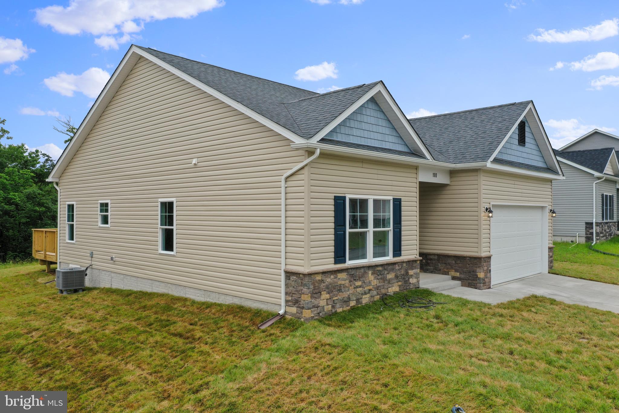 MIDDLE CREEK VISTAS - Residential