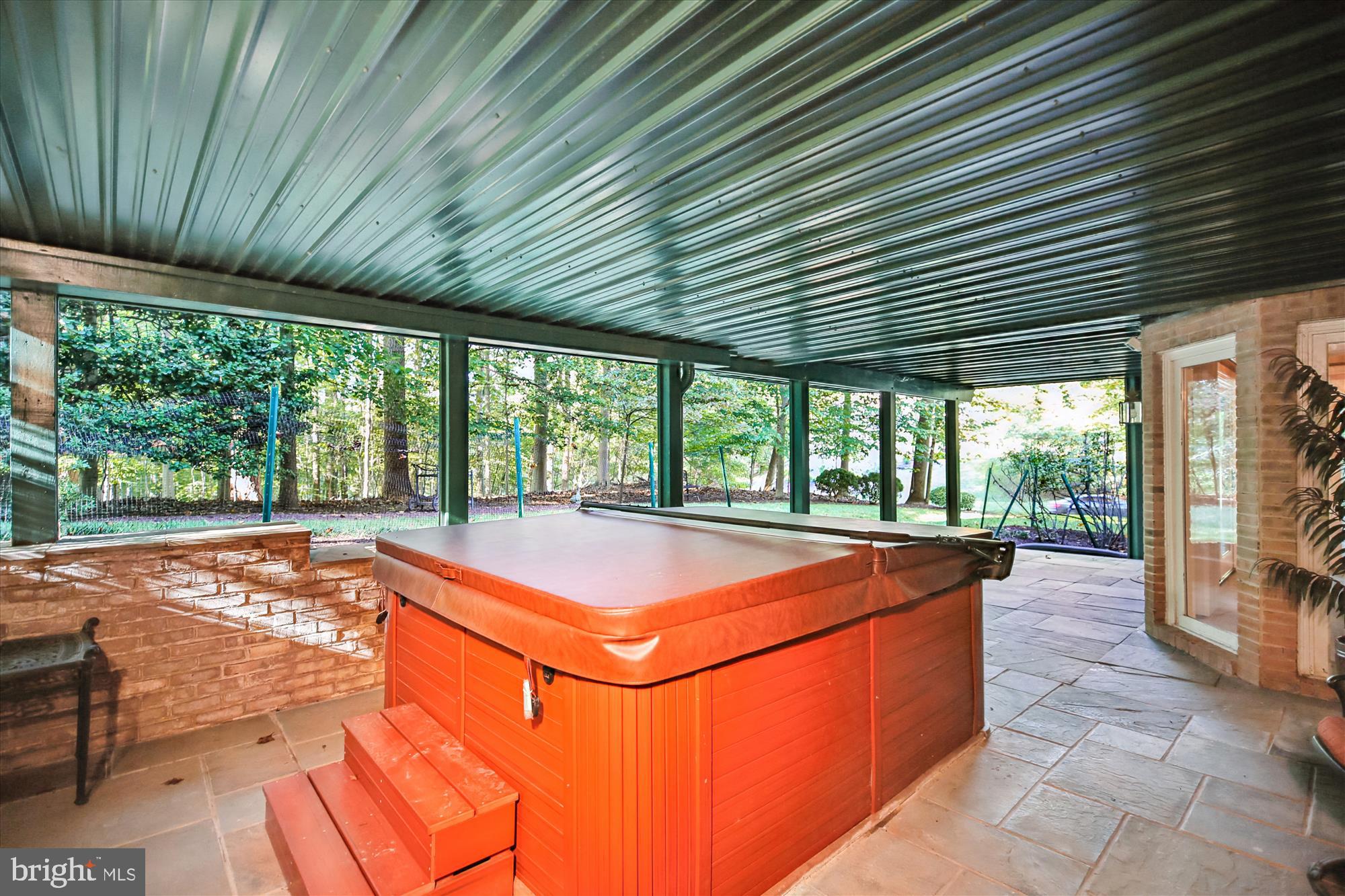 FALCONHURST - Residential