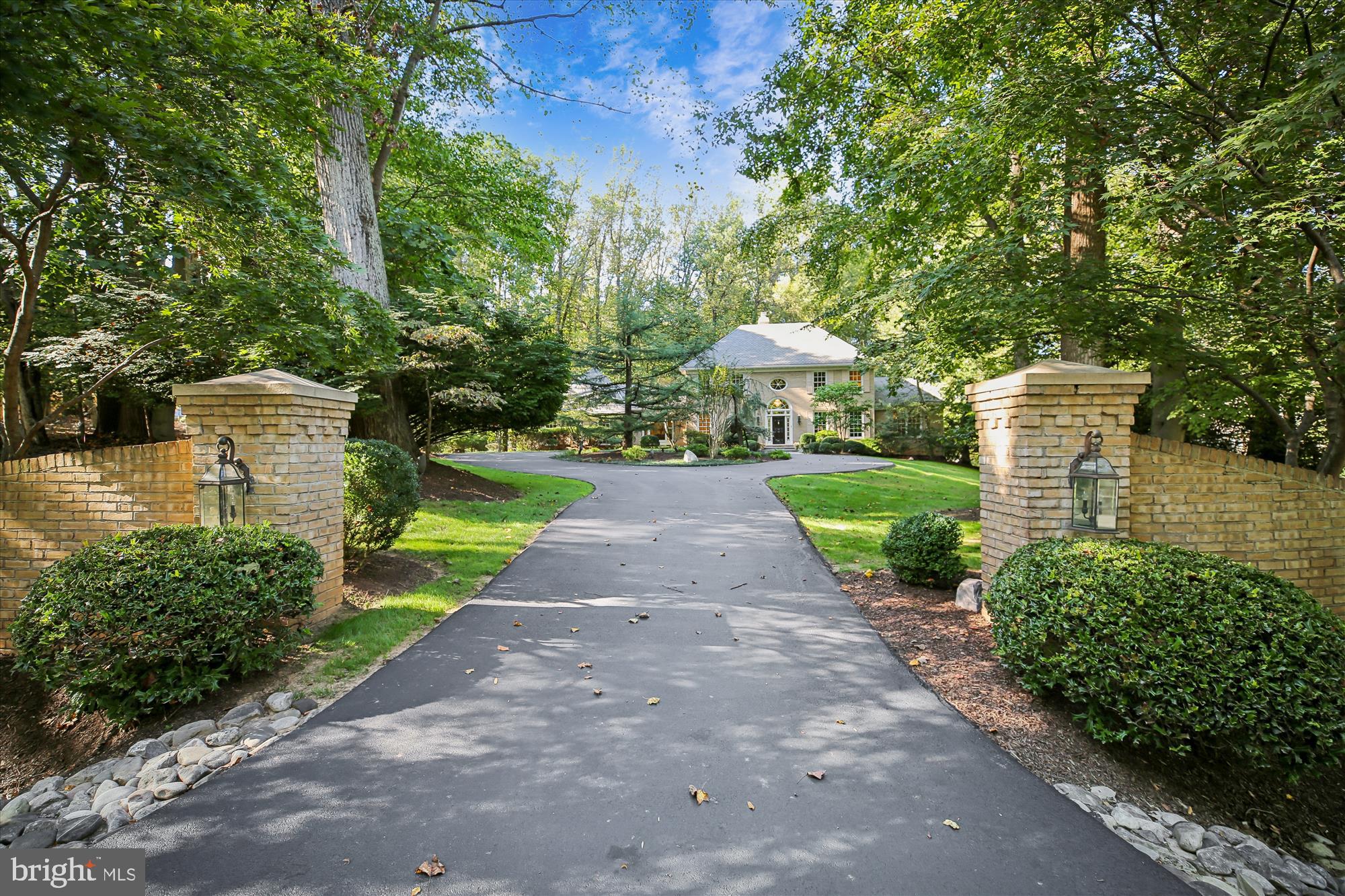 FALCONHURST - Residential
