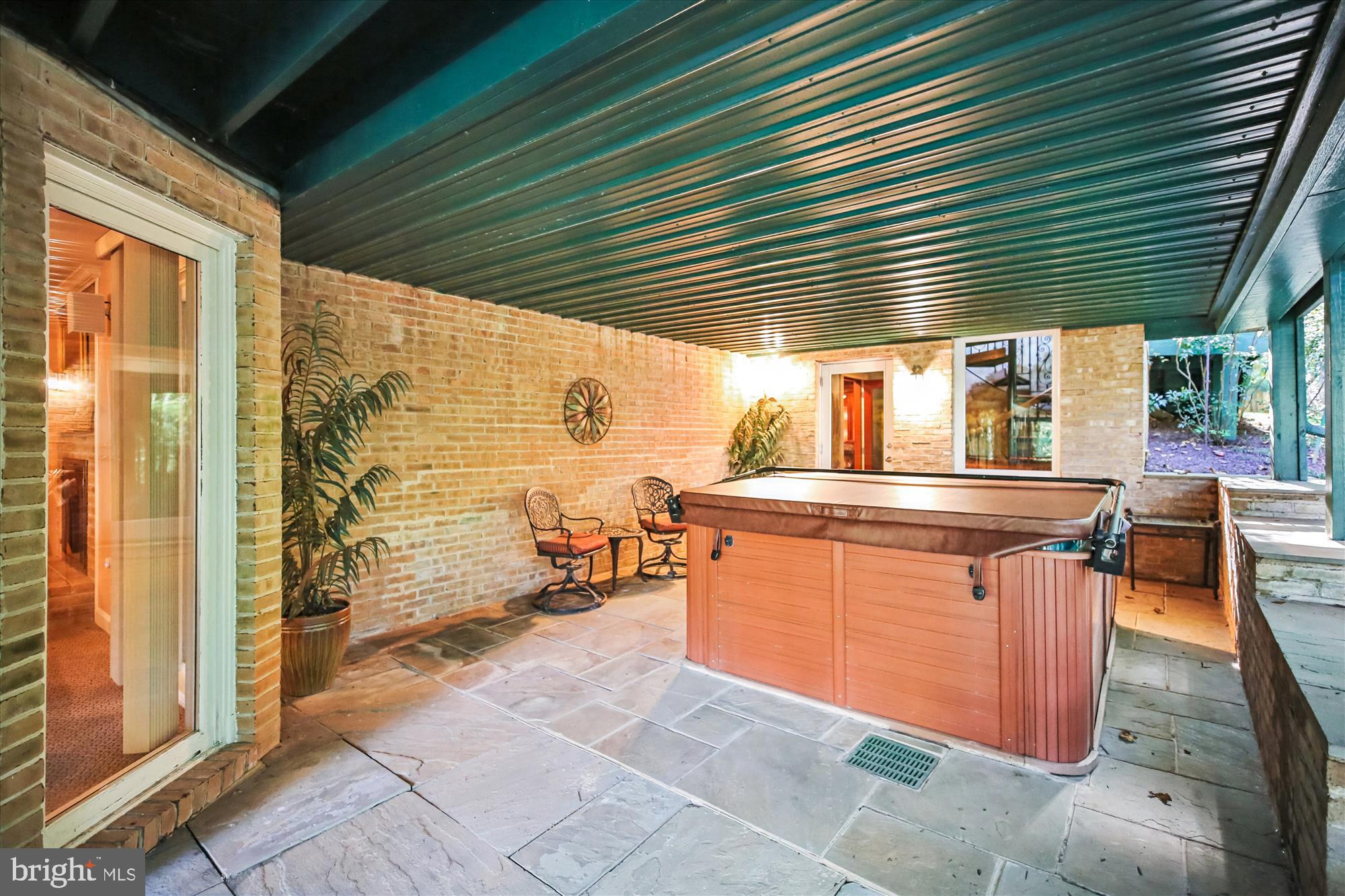 FALCONHURST - Residential