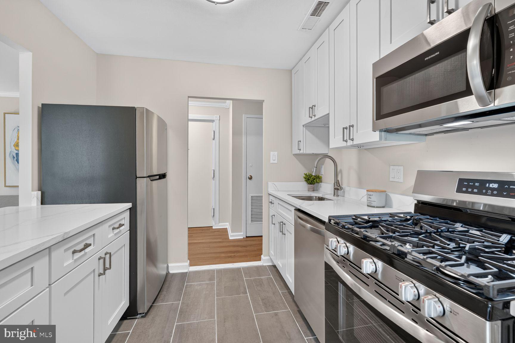 WOODLAKE TOWERS - Residential