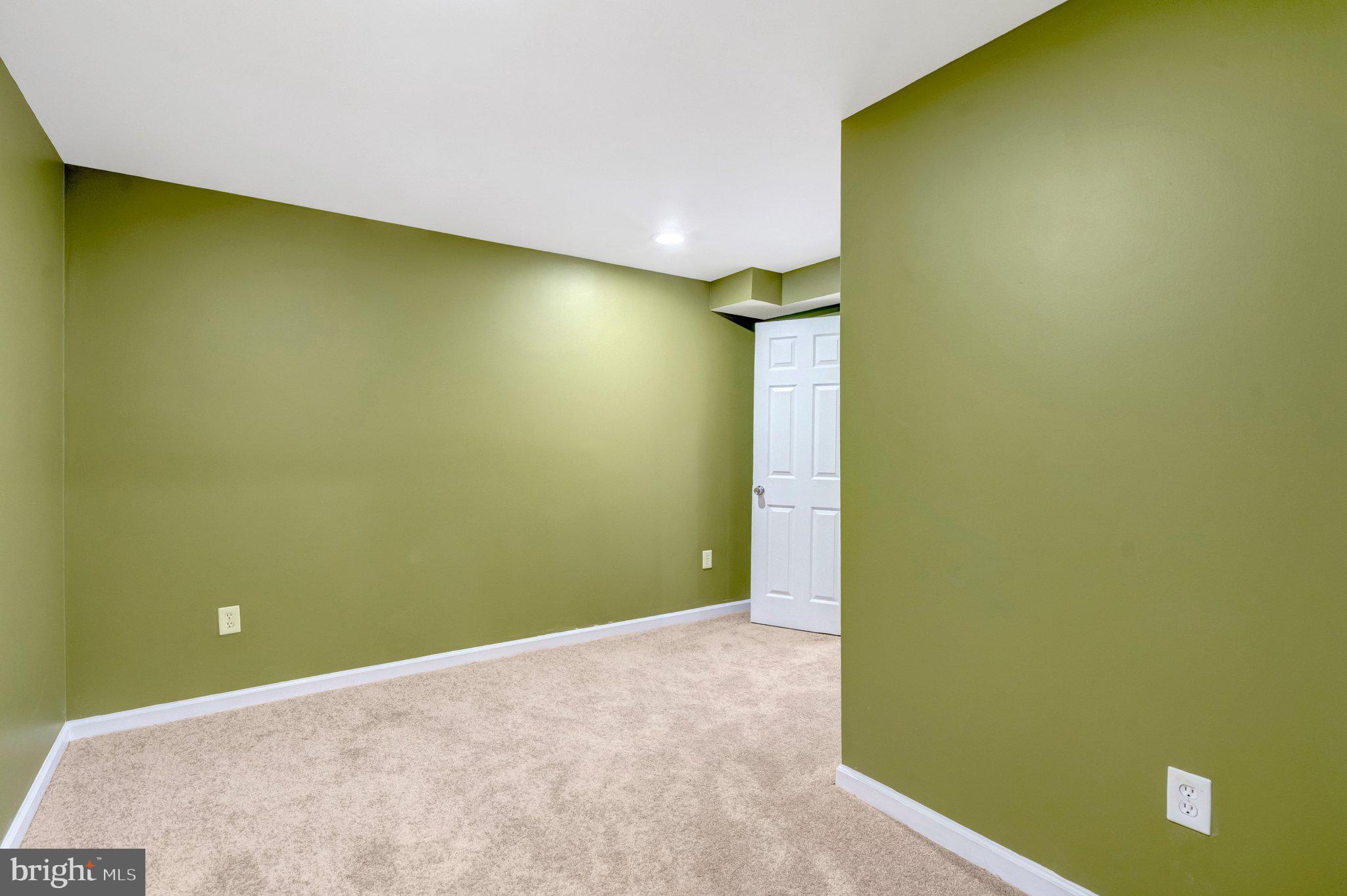 HAMPTON OAKS - Residential