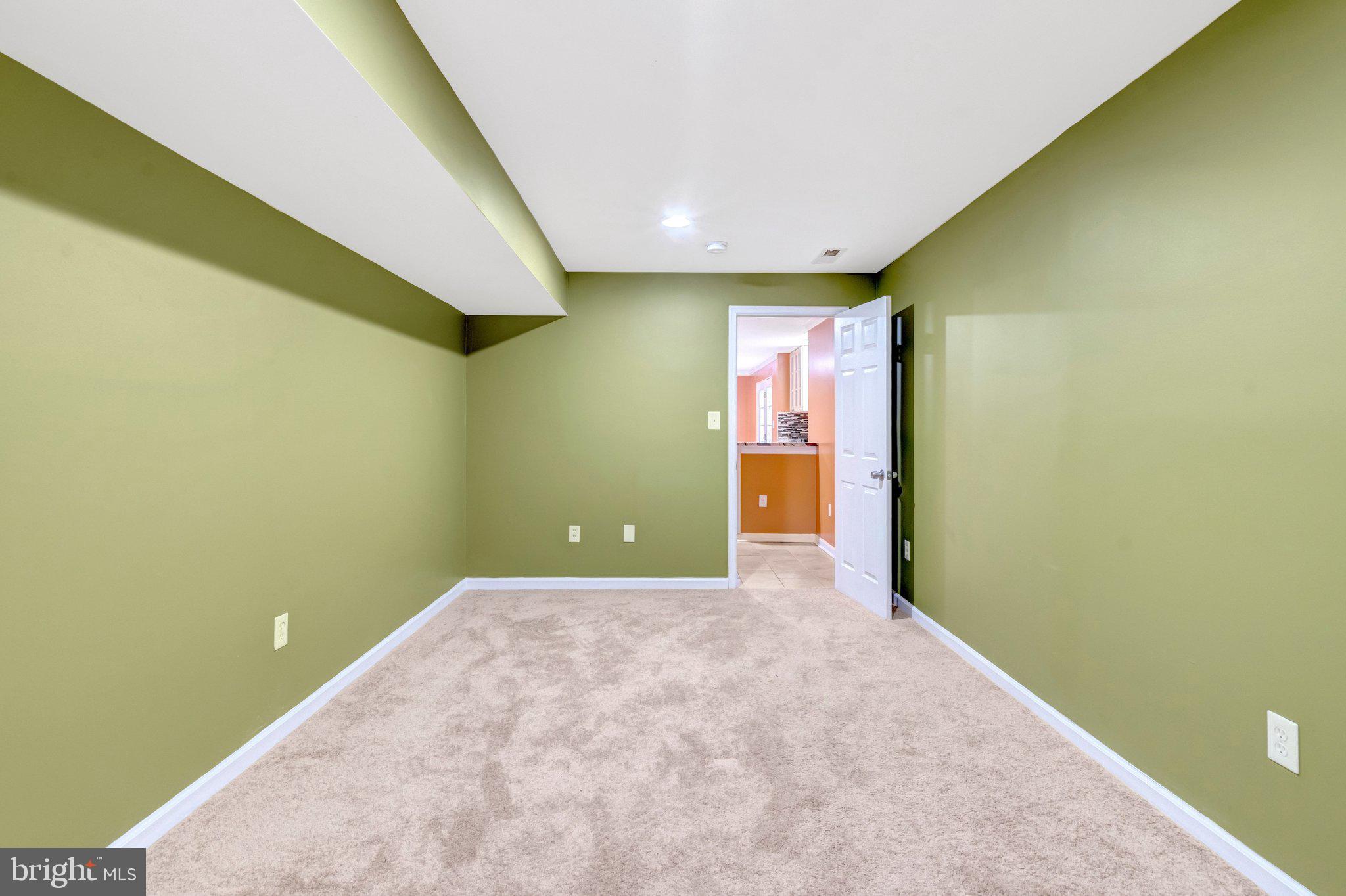 HAMPTON OAKS - Residential