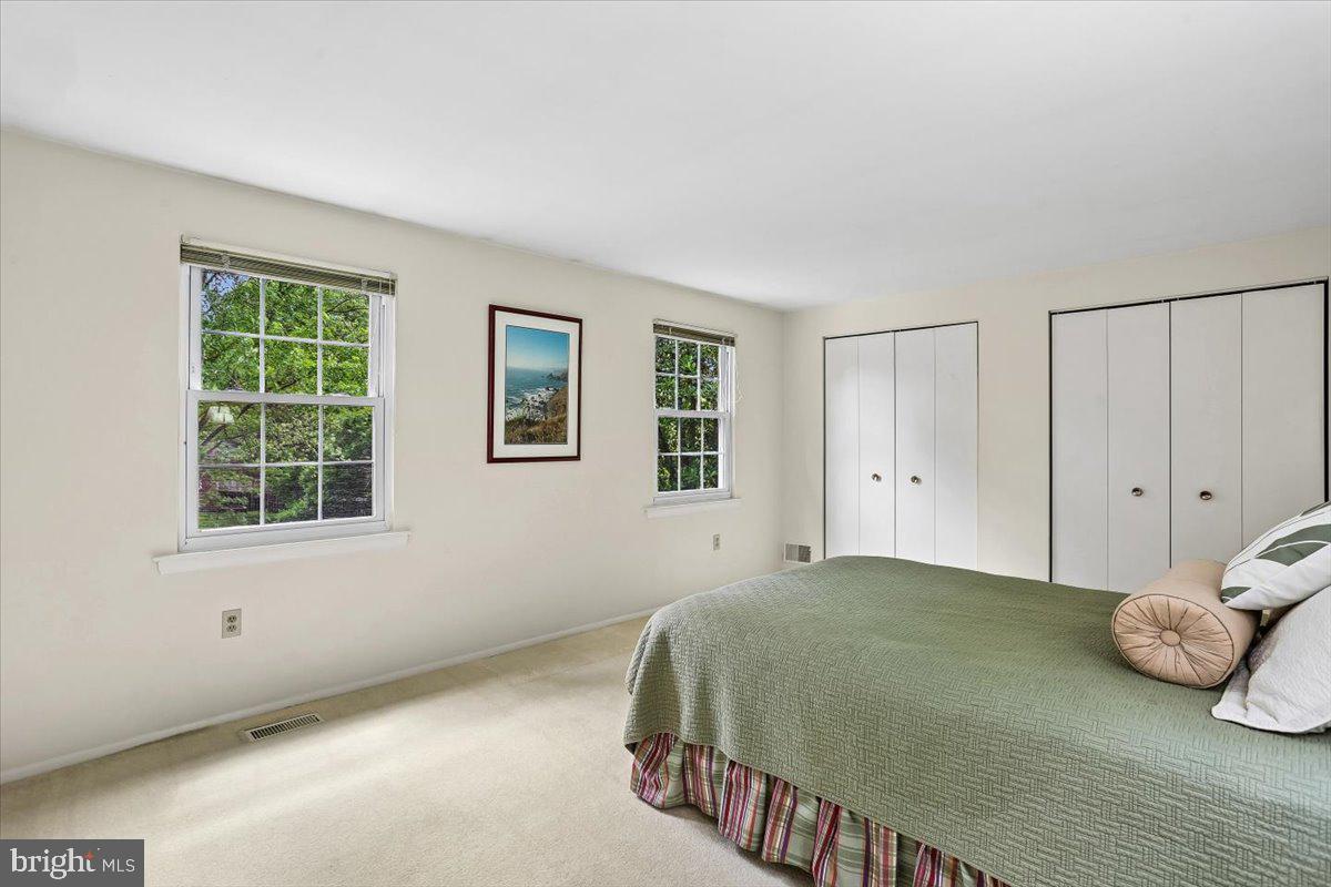 DERWOOD STATION - Residential