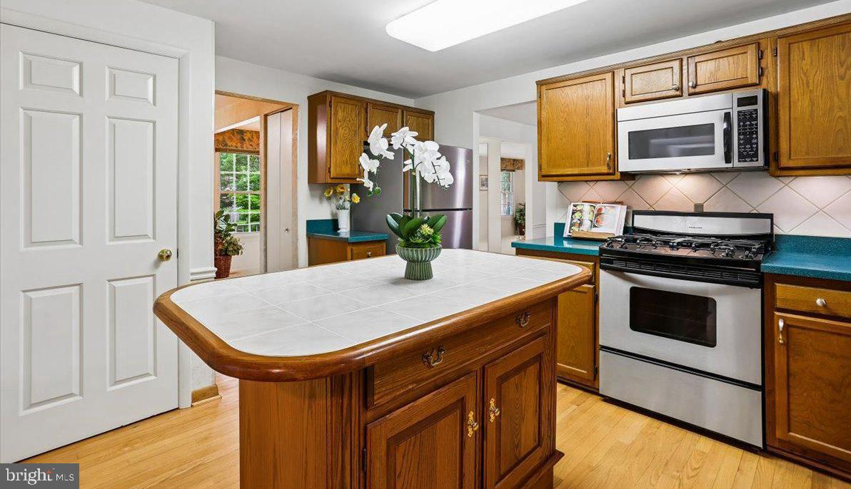 DERWOOD STATION - Residential