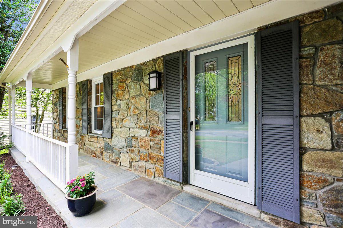 DERWOOD STATION - Residential