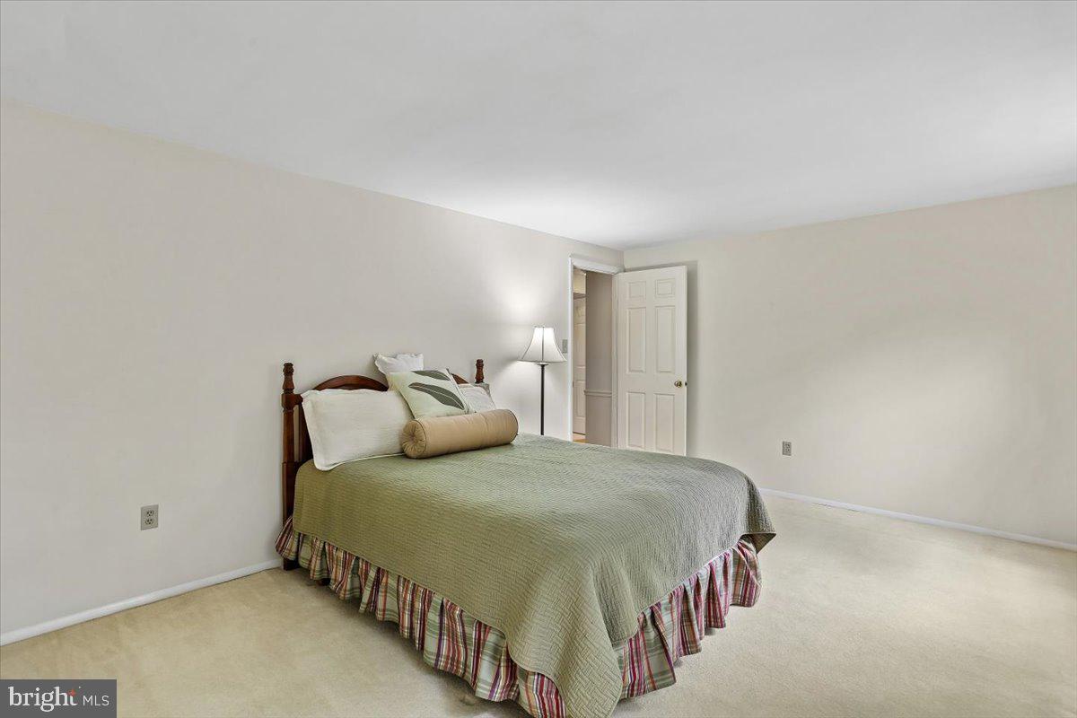 DERWOOD STATION - Residential