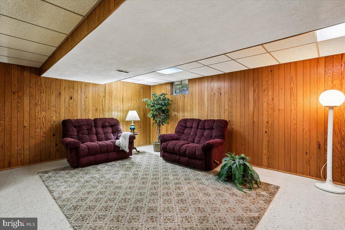 DERWOOD STATION - Residential