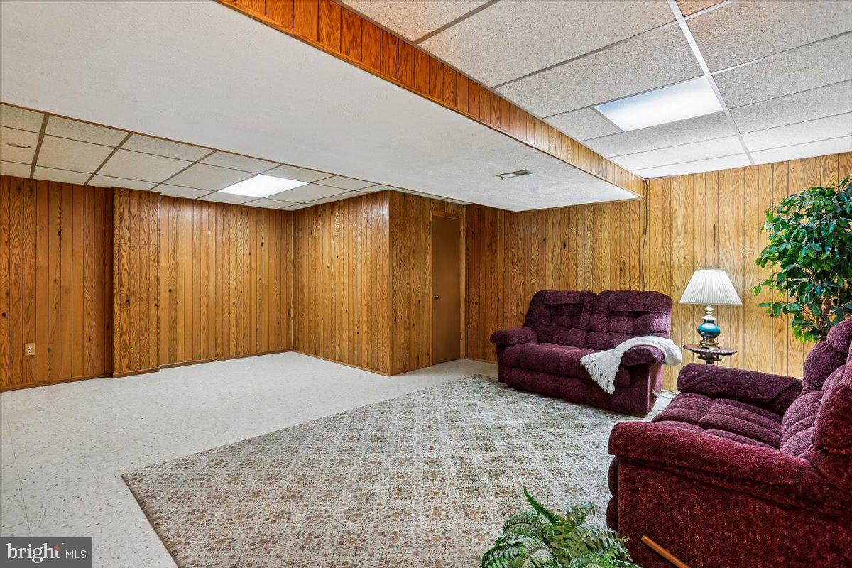 DERWOOD STATION - Residential