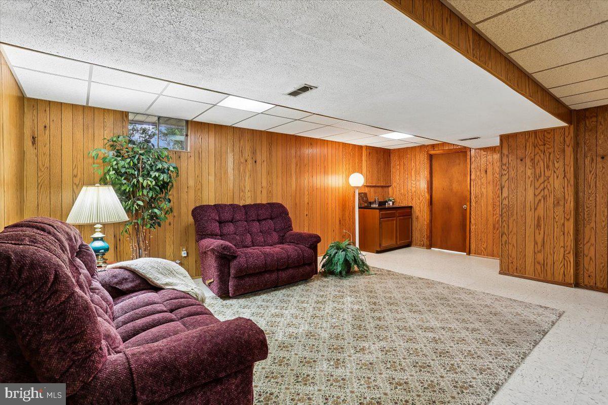 DERWOOD STATION - Residential