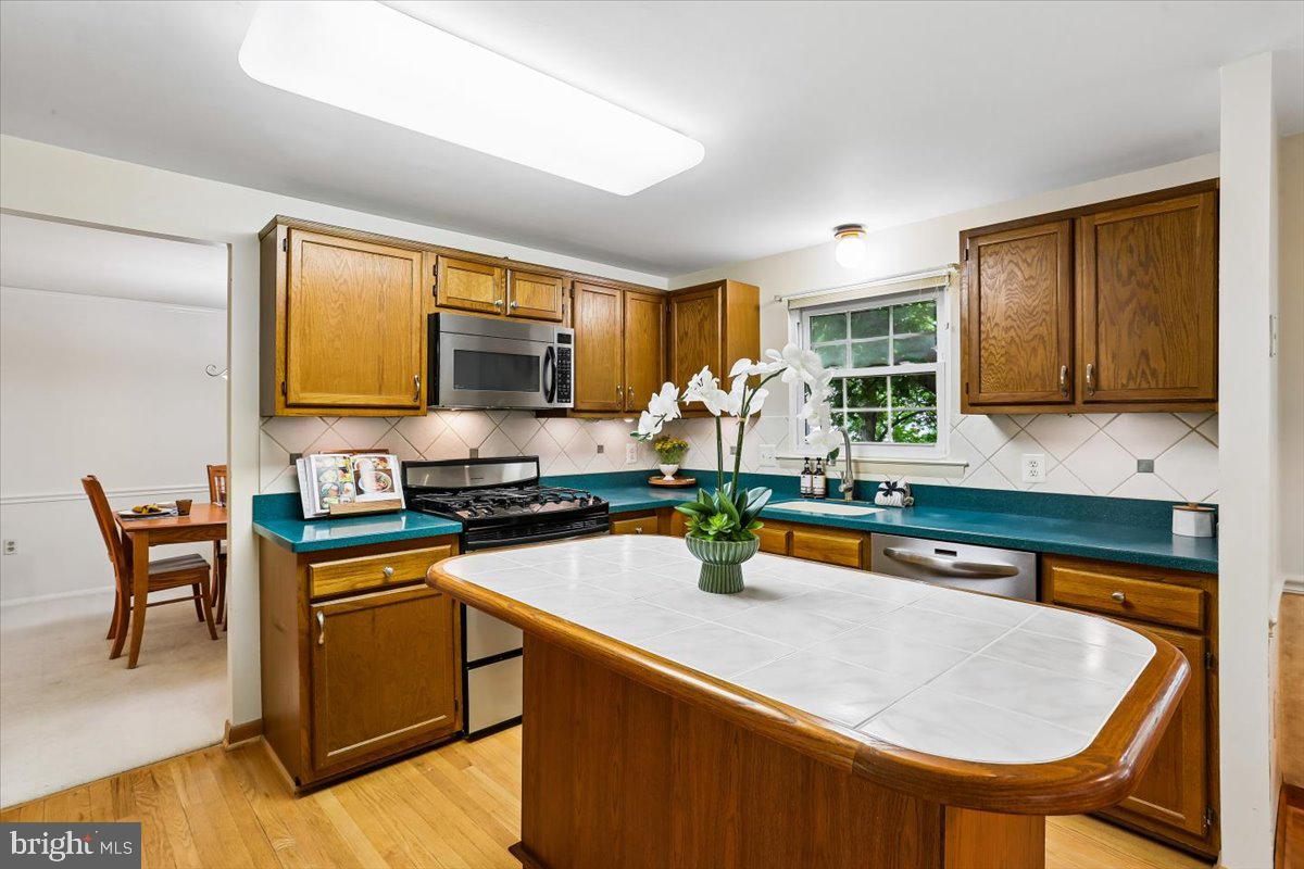 DERWOOD STATION - Residential