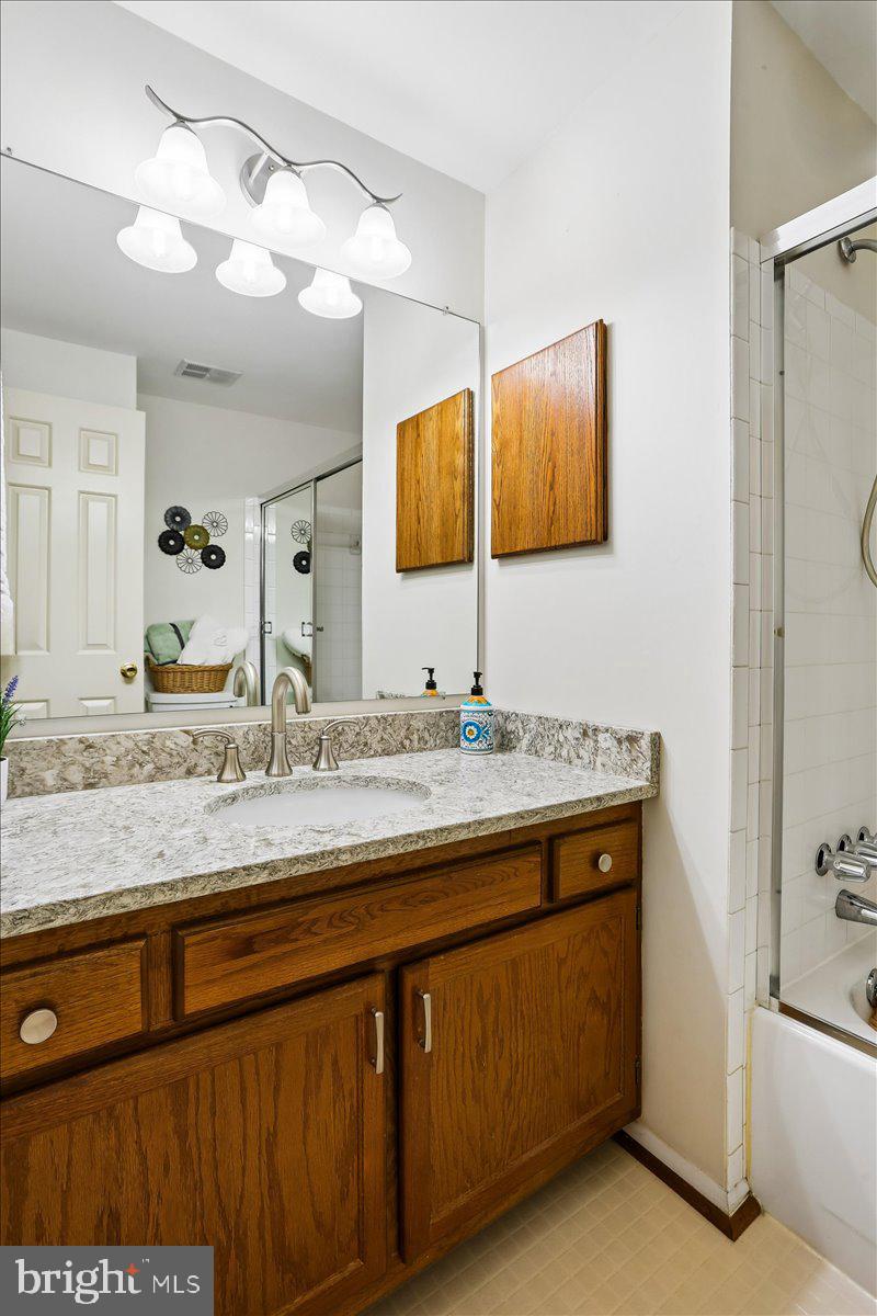 DERWOOD STATION - Residential