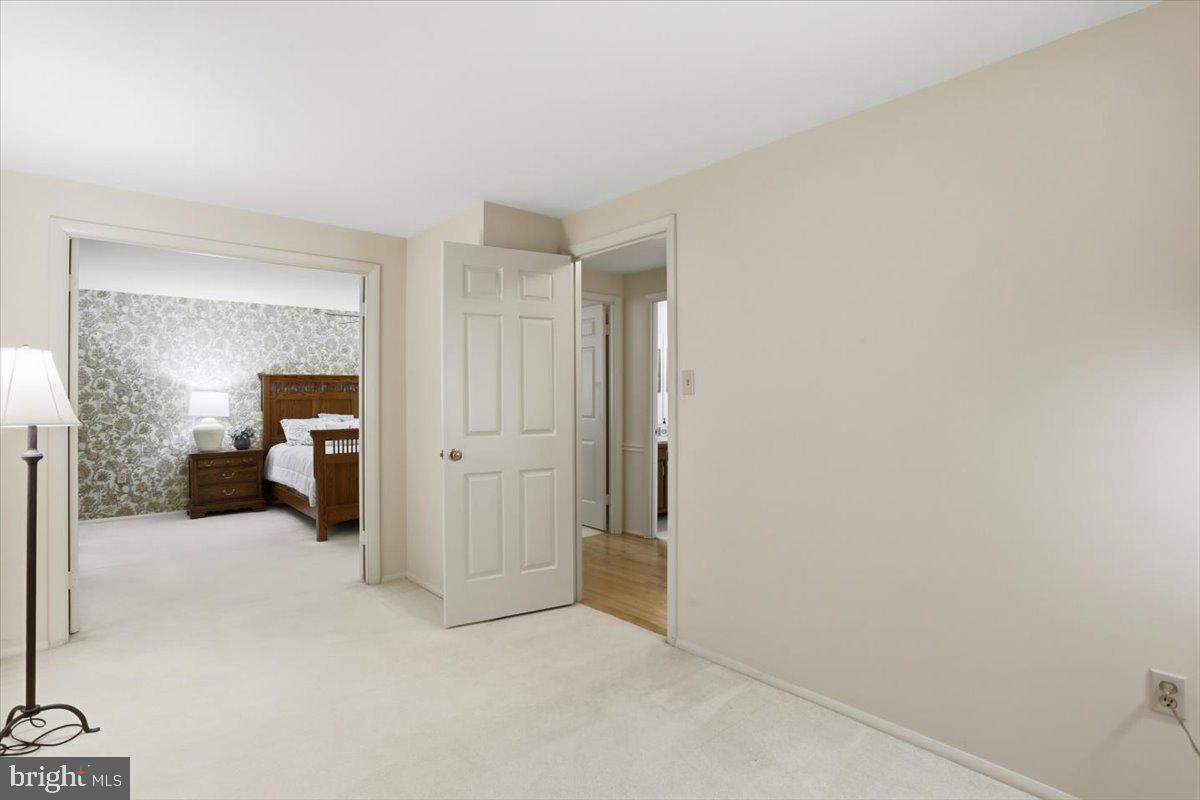 DERWOOD STATION - Residential