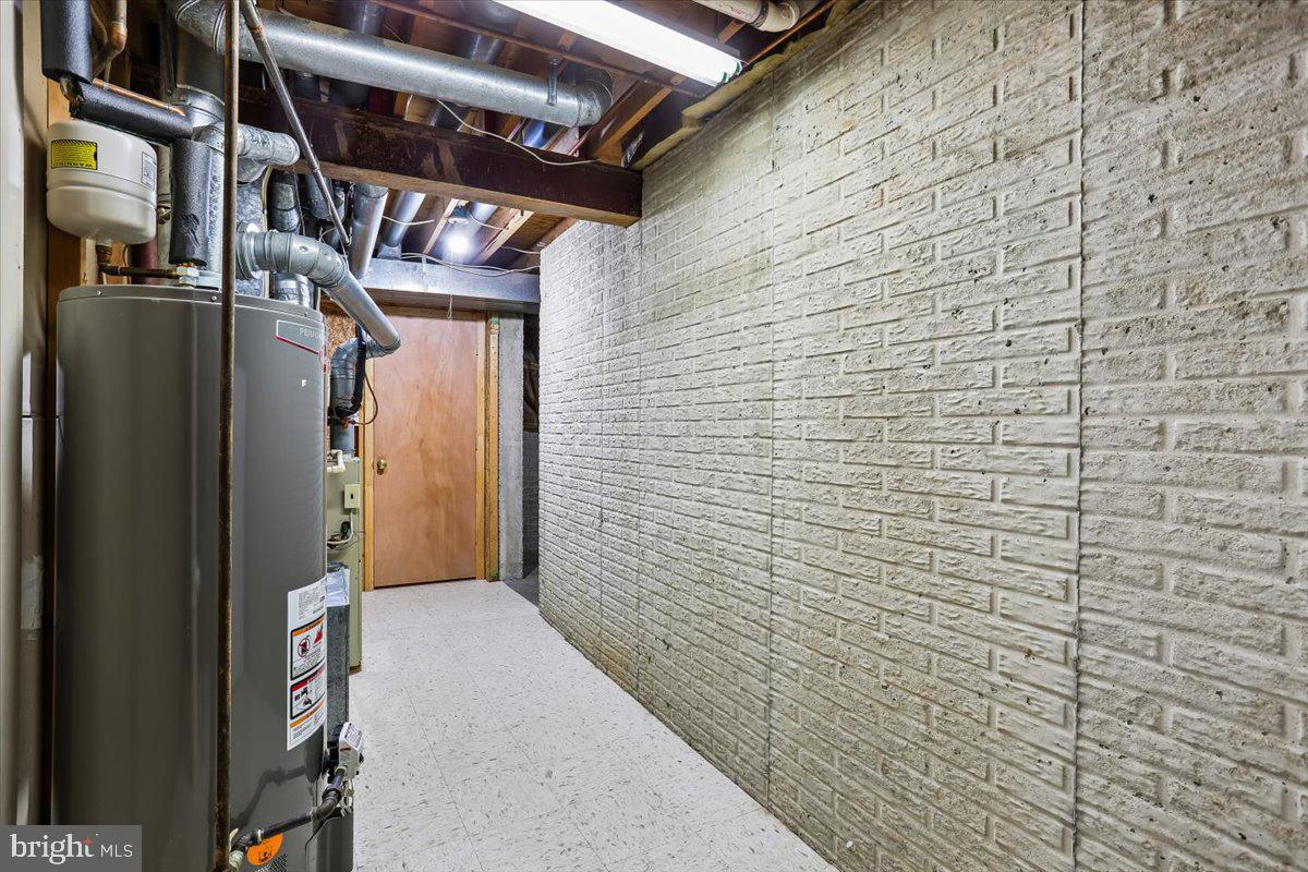 DERWOOD STATION - Residential