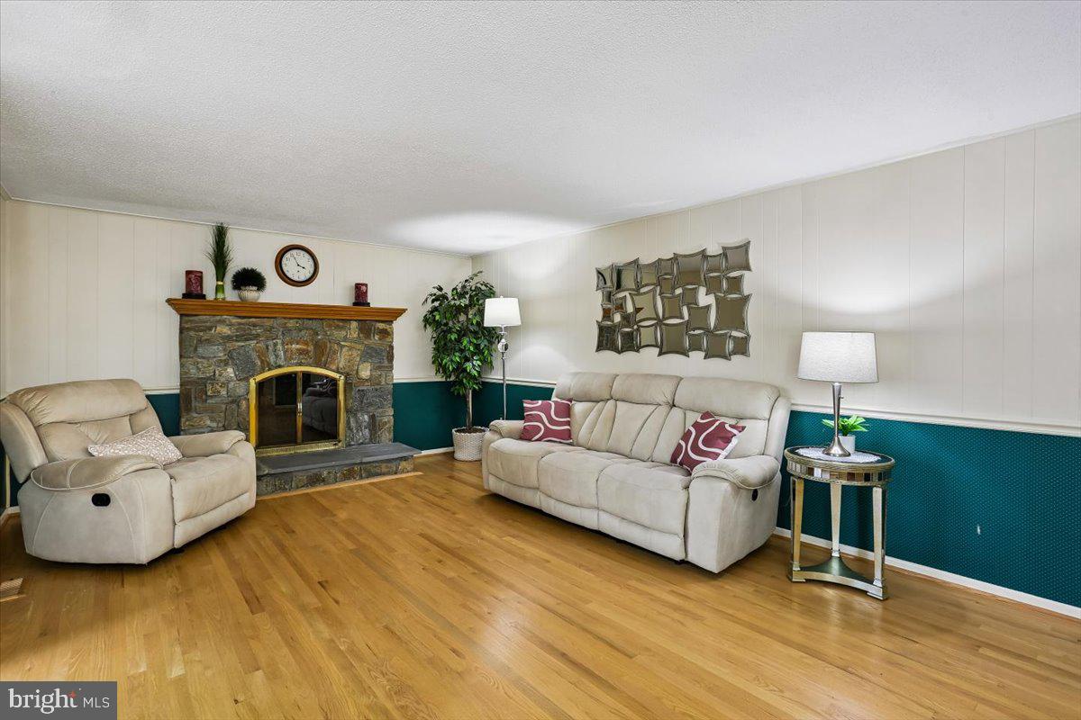DERWOOD STATION - Residential