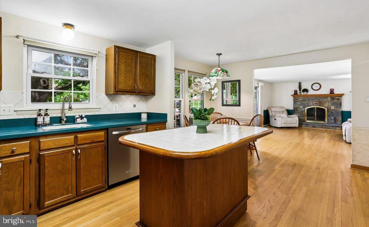 DERWOOD STATION - Residential