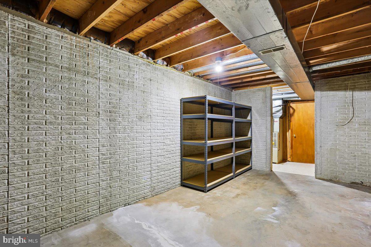 DERWOOD STATION - Residential