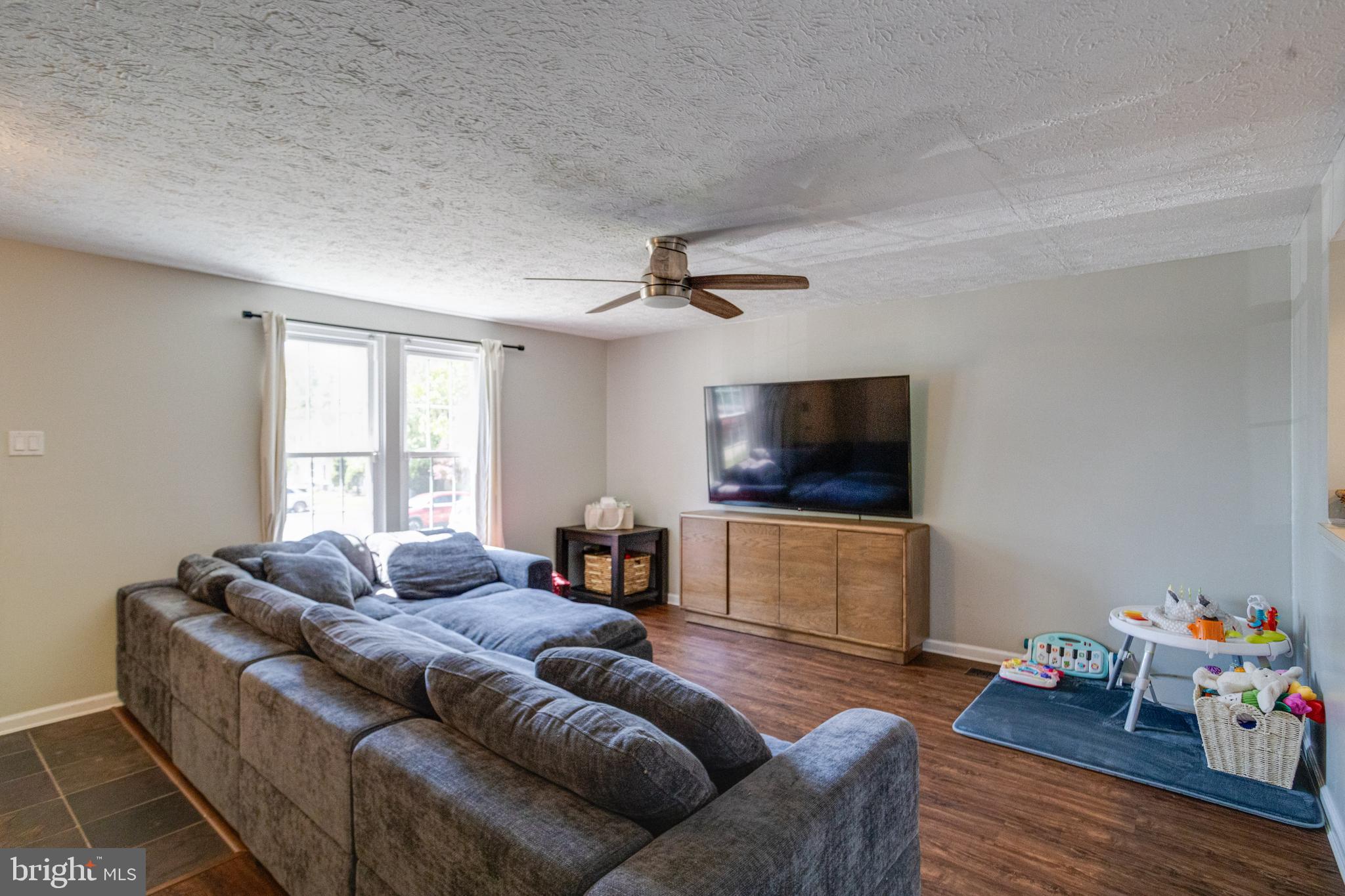 CONSTANT FRIENDSHIP - Residential