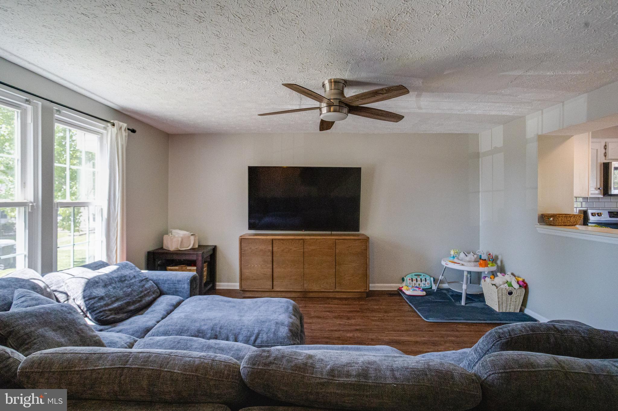 CONSTANT FRIENDSHIP - Residential
