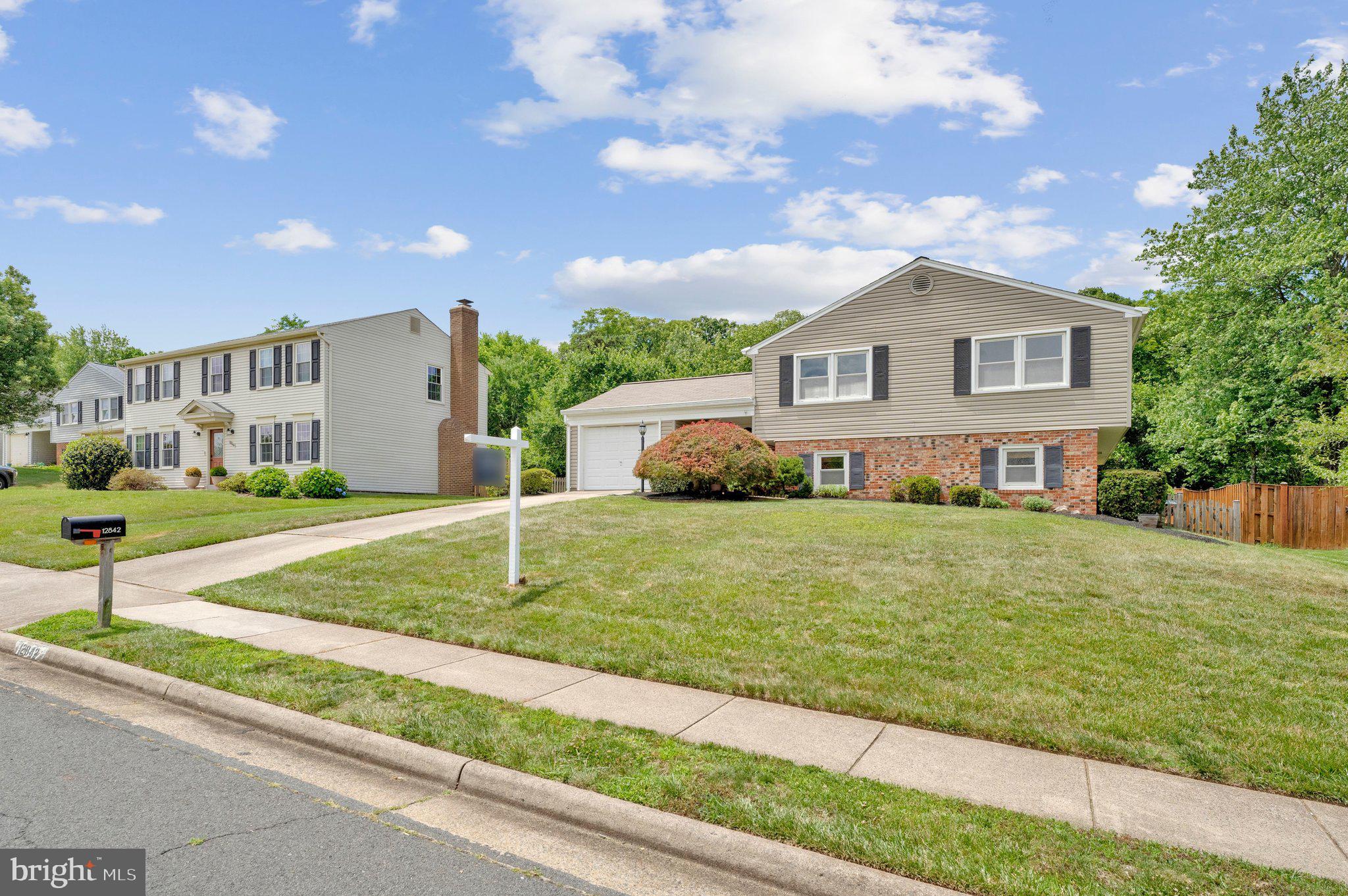 KINGSTON CHASE - Residential