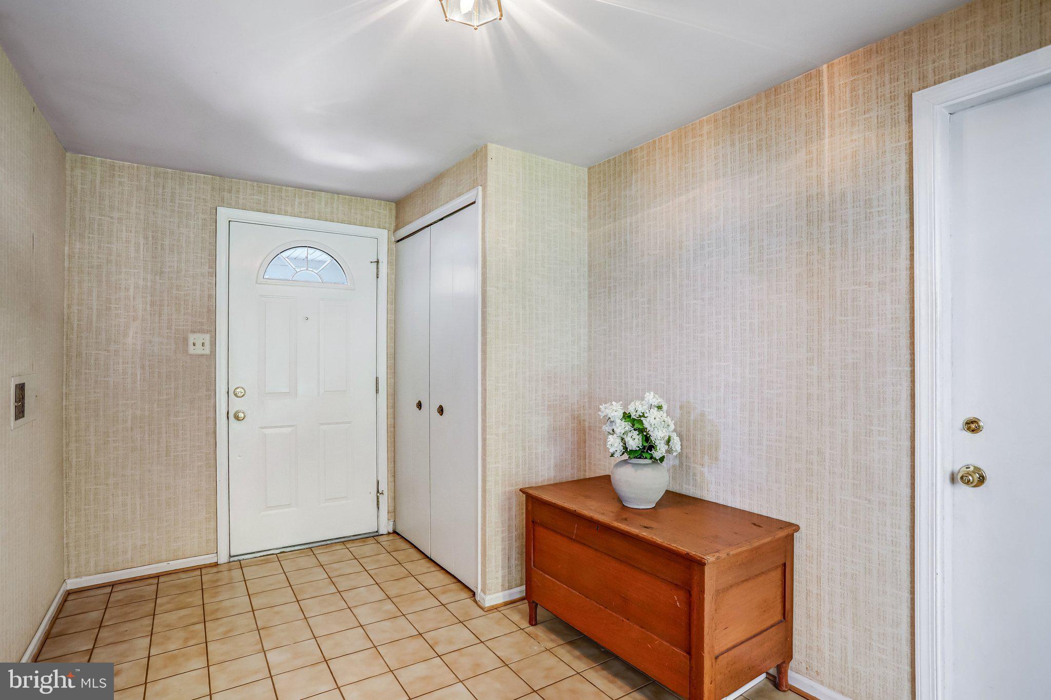 KINGSTON CHASE - Residential