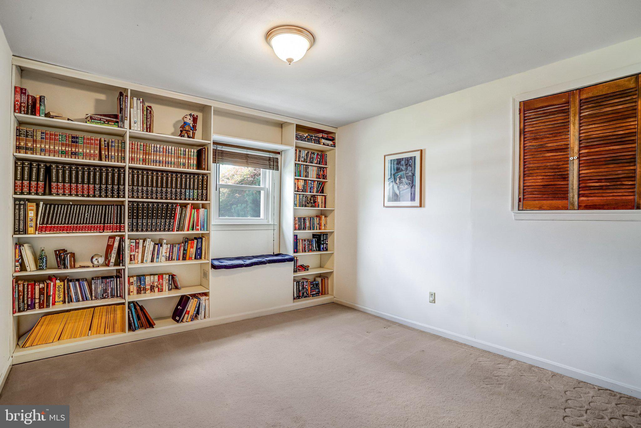 KINGSTON CHASE - Residential