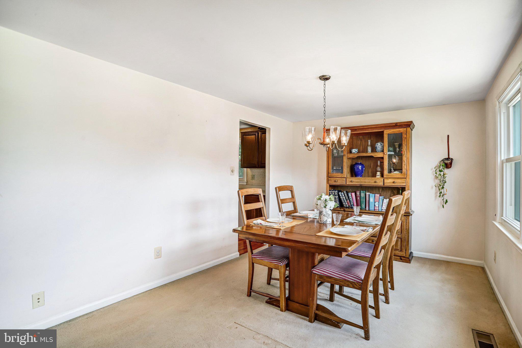 KINGSTON CHASE - Residential